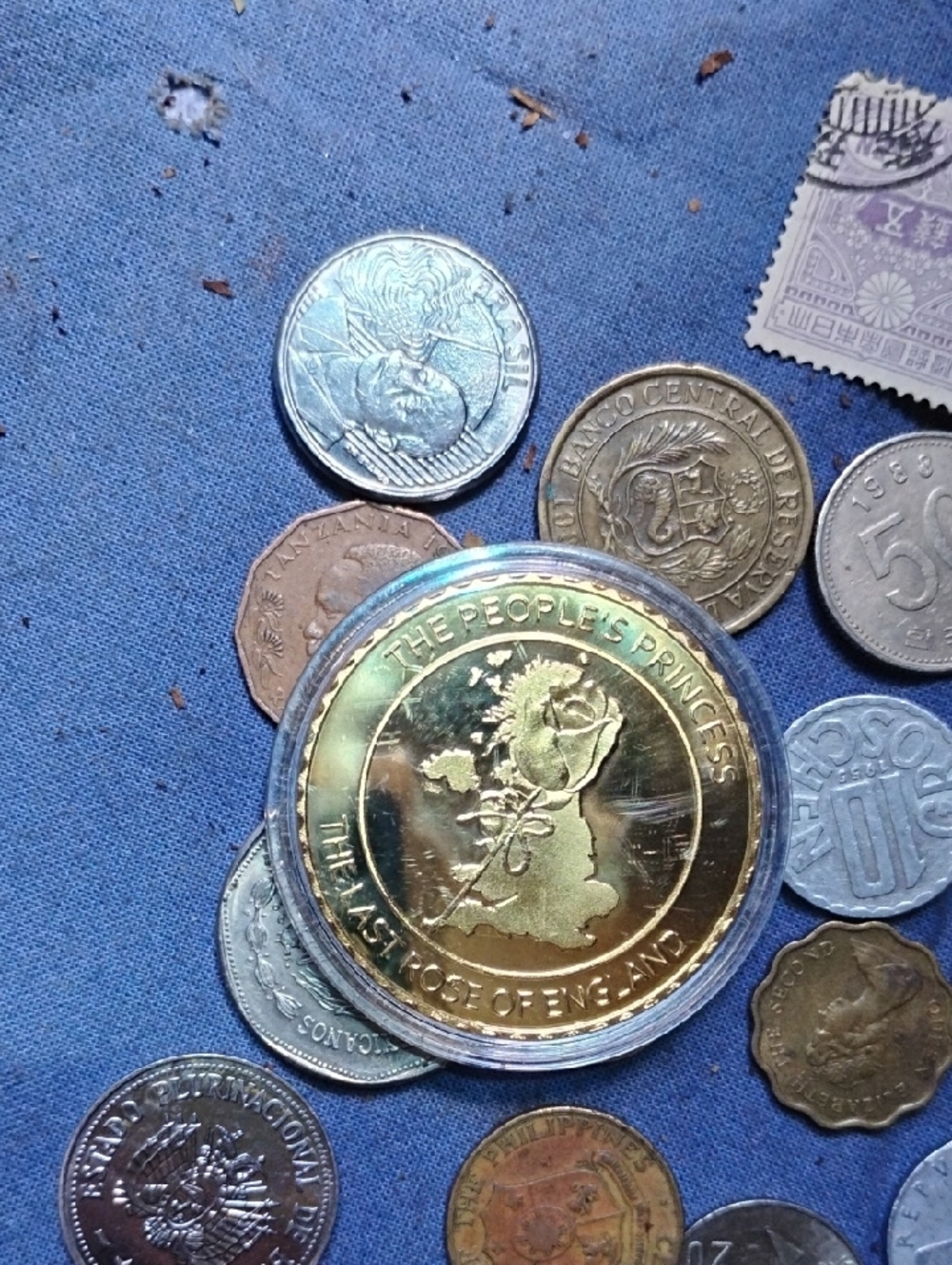 Assorted World Coins Lot - Mixed Metallic Tones - Picture 4 of 4